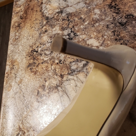 GUESS Tan Heels Size 10 - Picture 4 of 14